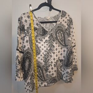 C Est 1946 3/4 Sleeve Black And White Paisley Top Size Large